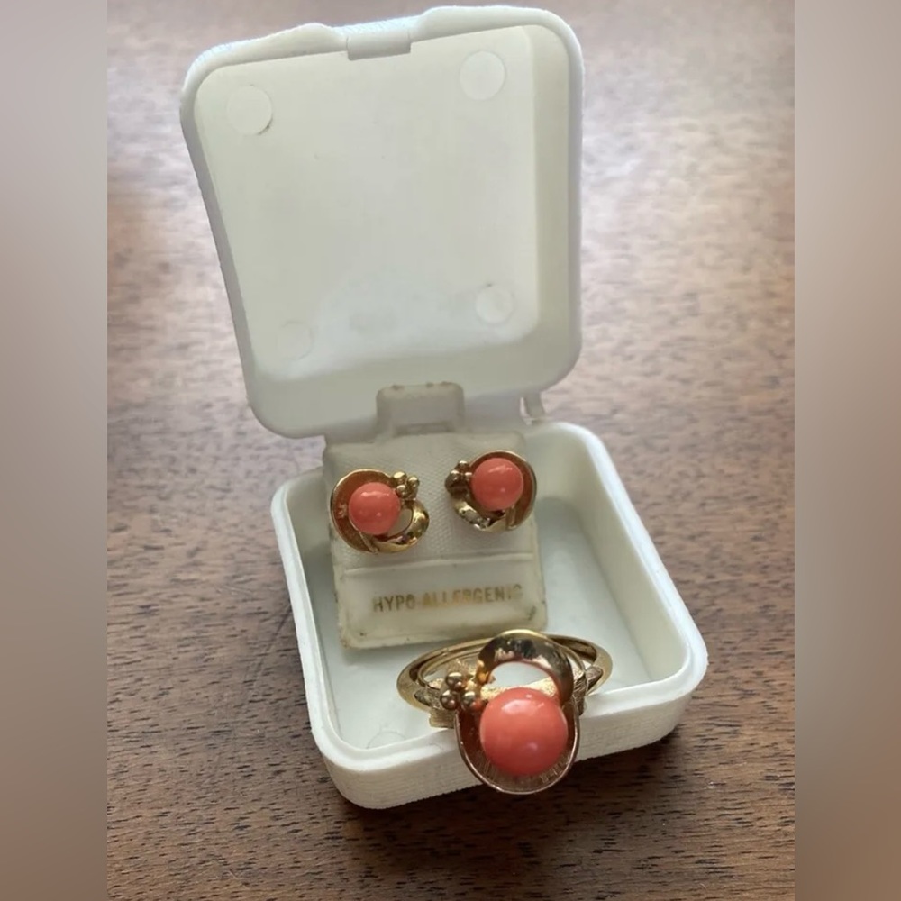 VNTG Avon Spindrift Adjustable Cocktail Ring & Earrings Set